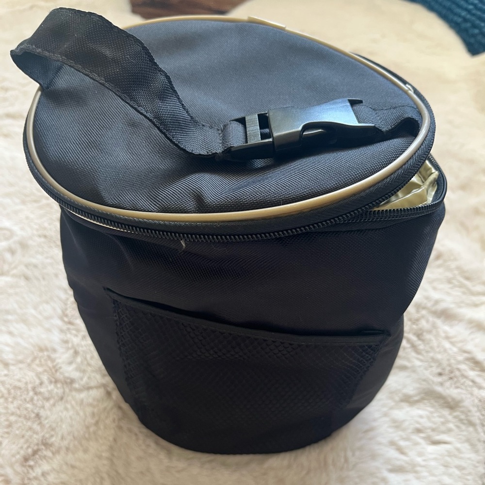 Picnic or drink/milk cooler. Black and insulated. - Picture 2 of 2